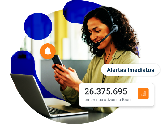 Vendedor recebendo alertas de novas empresas no smartphone