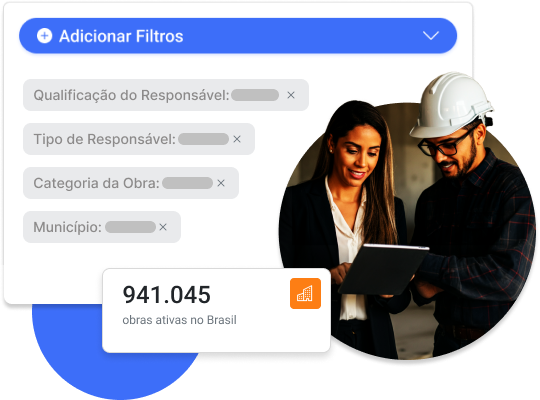 Profissionais da construção civil utilizando filtros para localizar obras ativas no Brasil